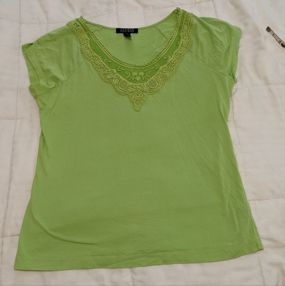 𝅺lauren Ralph Lauren lacy neckline top size Large